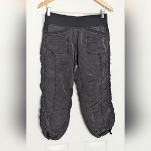 Lululemon Athletica Women's (Size 6) Cool-Down Capris/Cropped Pants